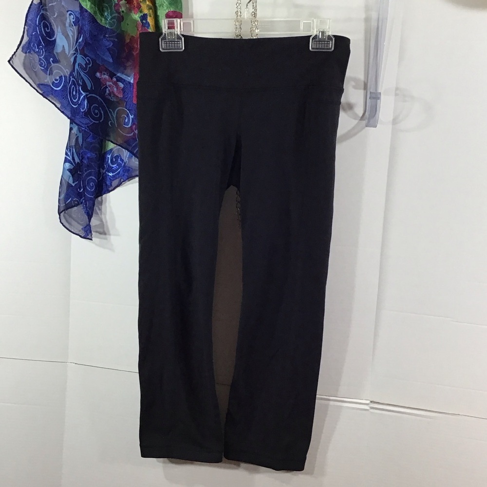 Athleta straight up Black Cropped Yoga Pants M
